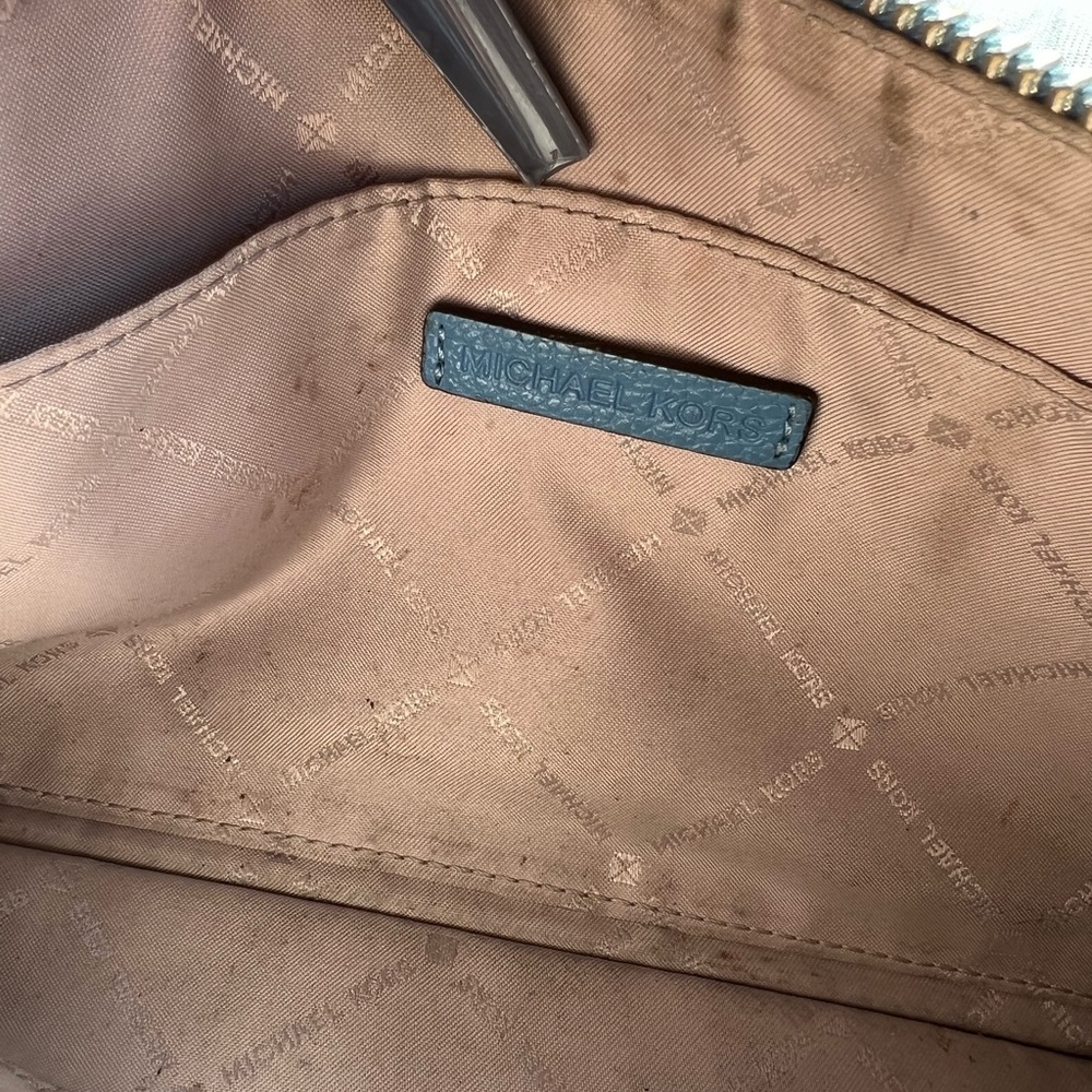 ꧁ Michael Kors Bedford Large Leather Zip Clutch in ‘Sky Blue’ ꧂ - Picture 7 of 7